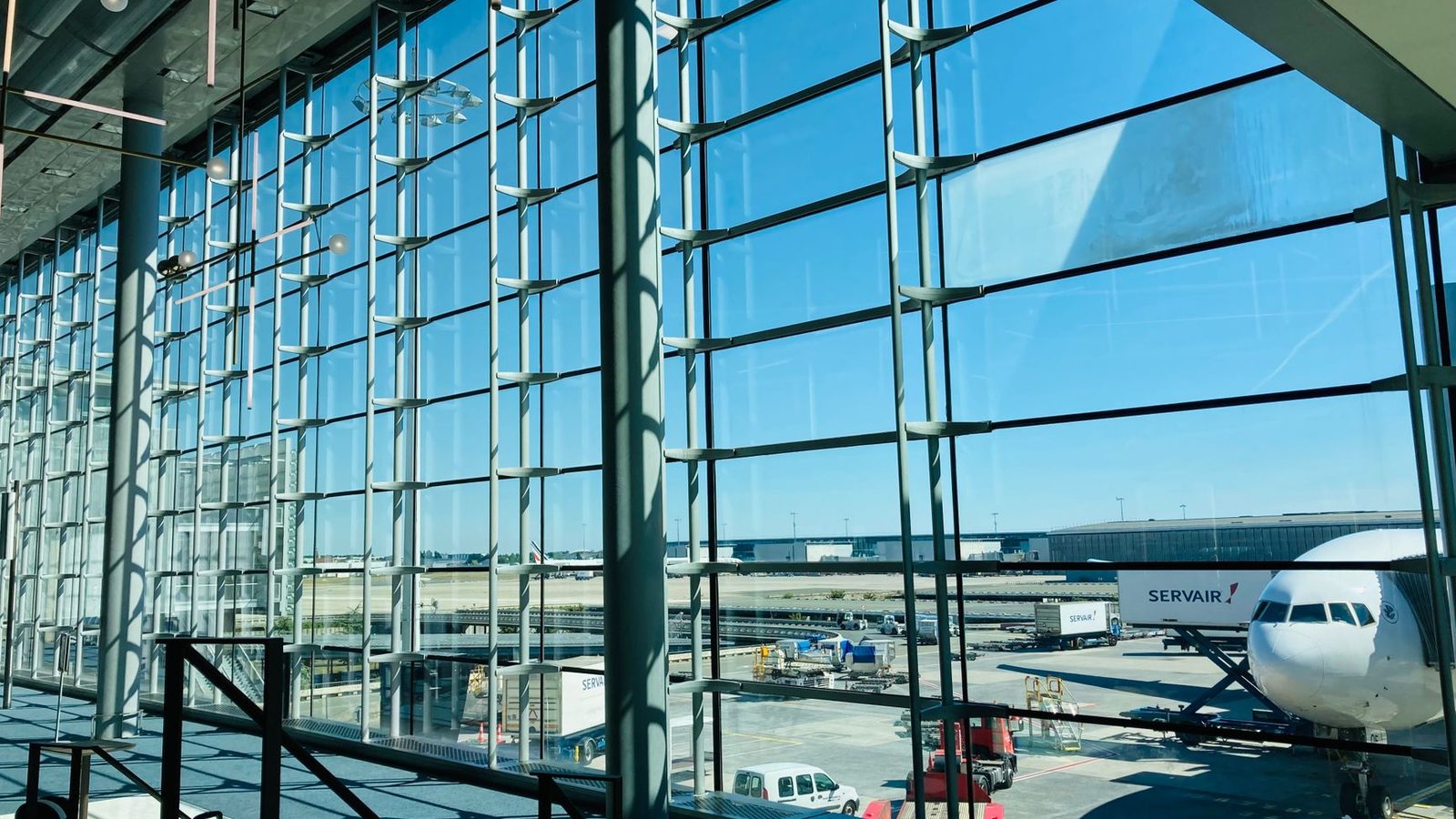 Аэропорт, зал вылета